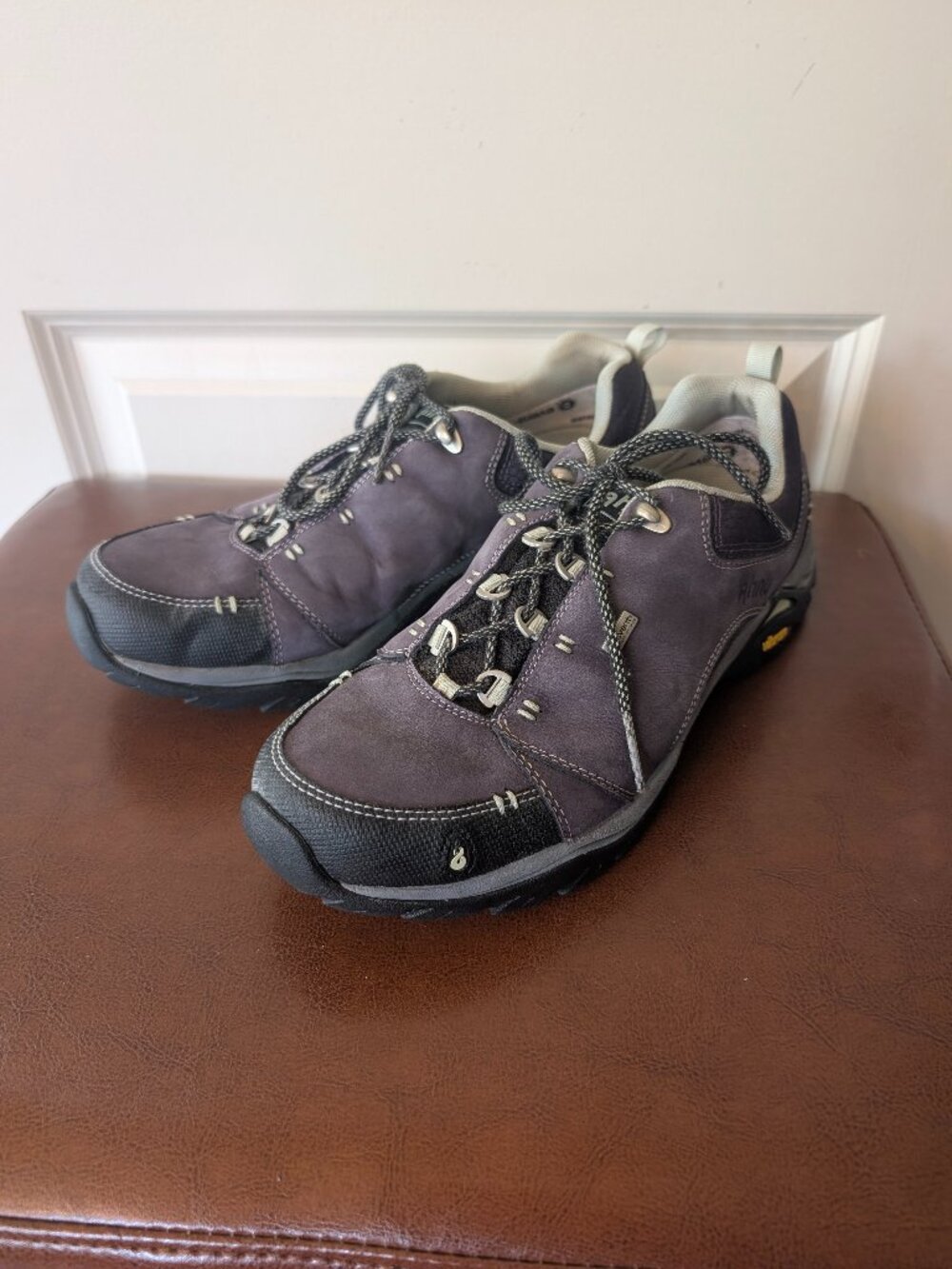 Ahnu Montara eVent Waterproof Hiking Shoes Purple Nubuck Vibram Sz 9.5